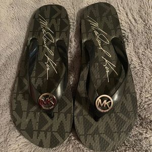 Michael Kors Jet Set Rubber Flip Flops